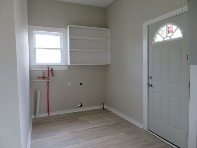 911 W Liveoak Street, Coleman, TX 76834