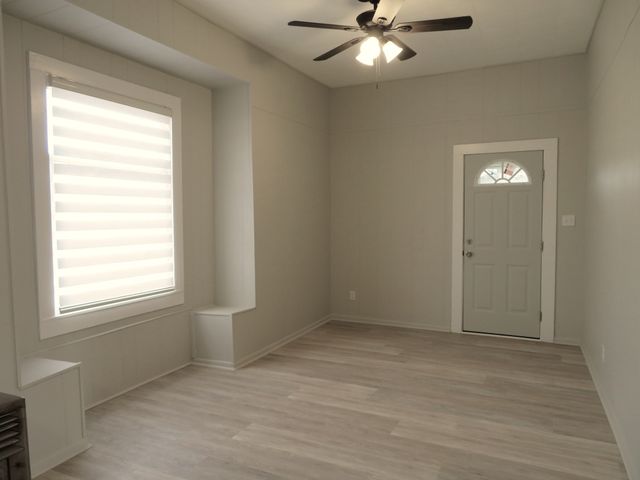 911 W Liveoak Street, Coleman, TX 76834