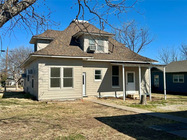 911 W Liveoak Street, Coleman, TX 76834