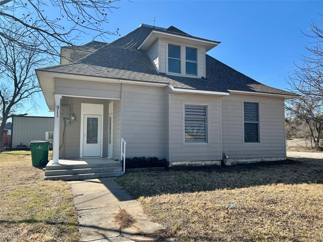 911 W Liveoak Street, Coleman, TX 76834