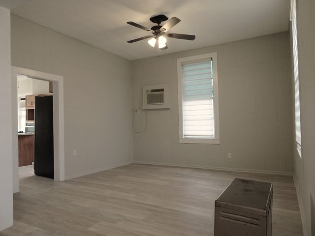 911 W Liveoak Street, Coleman, TX 76834