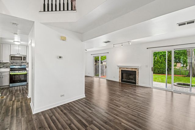 183 W ALGONQUIN Road, Des Plaines, IL 60016
