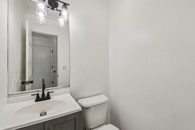 183 W ALGONQUIN Road, Des Plaines, IL 60016