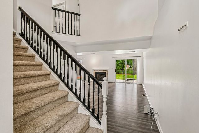 183 W ALGONQUIN Road, Des Plaines, IL 60016
