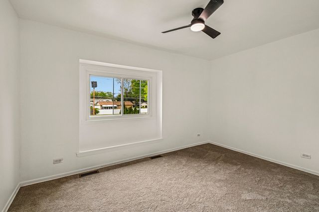 183 W ALGONQUIN Road, Des Plaines, IL 60016
