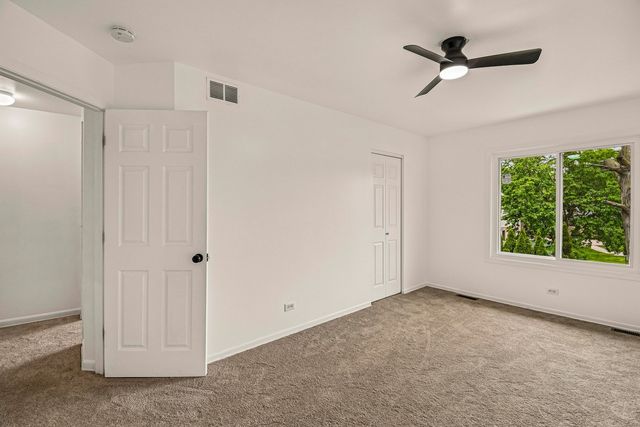 183 W ALGONQUIN Road, Des Plaines, IL 60016