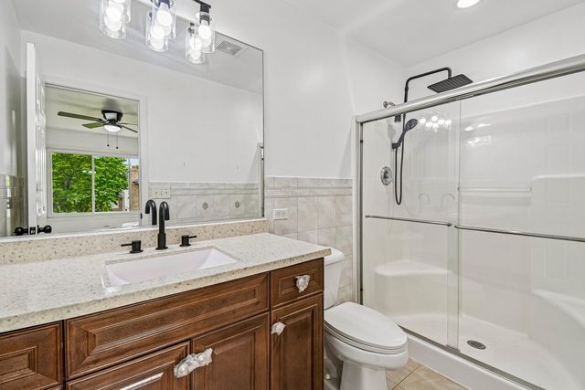 183 W ALGONQUIN Road, Des Plaines, IL 60016