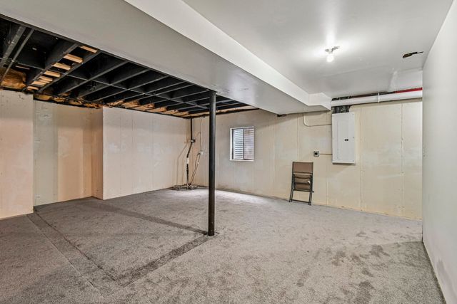 183 W ALGONQUIN Road, Des Plaines, IL 60016