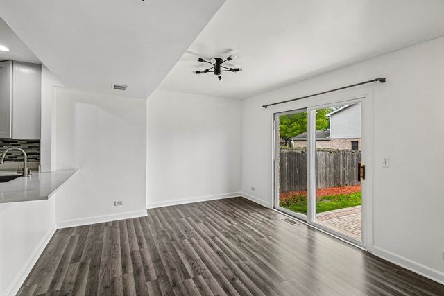 183 W ALGONQUIN Road, Des Plaines, IL 60016