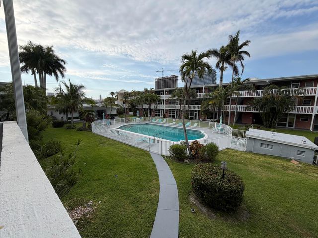161 NE 10th Avenue 12b, Hallandale Beach, FL 33009
