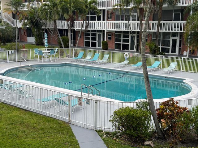 161 NE 10th Avenue 12b, Hallandale Beach, FL 33009