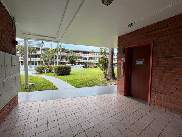 161 NE 10th Avenue 12b, Hallandale Beach, FL 33009