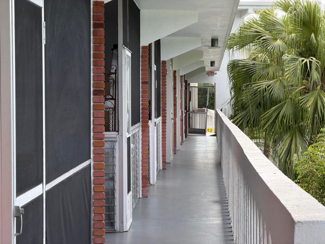 161 NE 10th Avenue 12b, Hallandale Beach, FL 33009