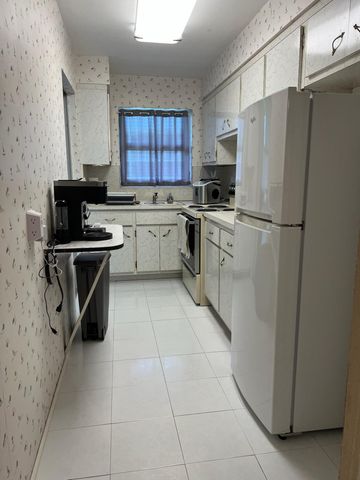 161 NE 10th Avenue 12b, Hallandale Beach, FL 33009