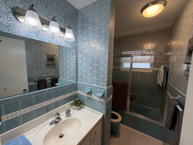 161 NE 10th Avenue 12b, Hallandale Beach, FL 33009