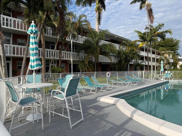 161 NE 10th Avenue 12b, Hallandale Beach, FL 33009