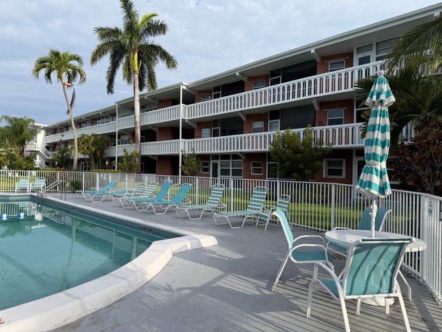 161 NE 10th Avenue 12b, Hallandale Beach, FL 33009