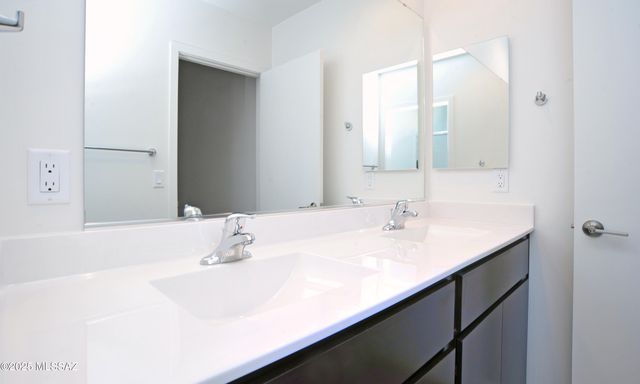 1828 S Math Quiz Drive, Tucson, AZ 85711