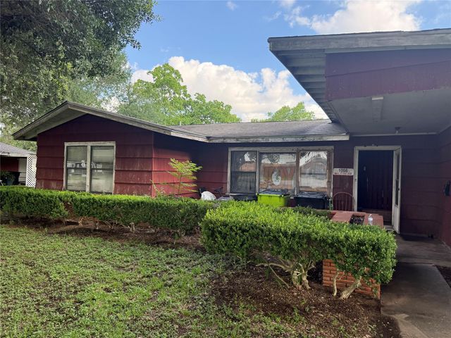 1008 Wilson Drive, Rosenberg, TX 77471