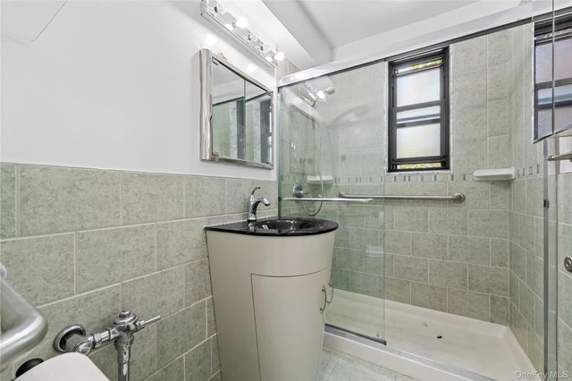 84-01 Main Street 325, Briarwood, NY 11435