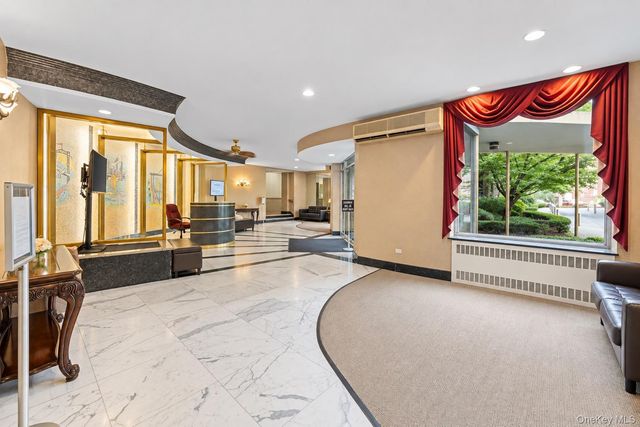 84-01 Main Street 325, Briarwood, NY 11435