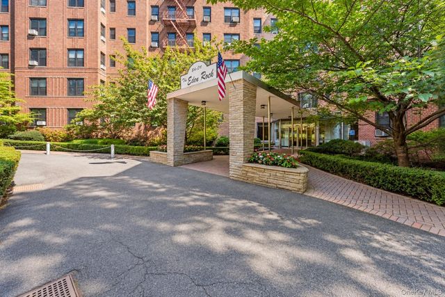 84-01 Main Street 325, Briarwood, NY 11435