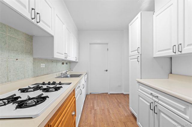 84-01 Main Street 325, Briarwood, NY 11435