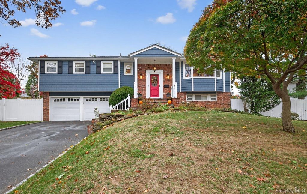 15 Duke Place, Glen Cove, NY 11542