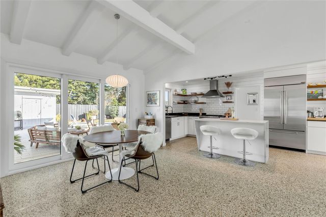 905 N PENINSULA AVENUE, New Smyrna Beach, FL 32169