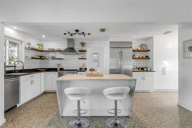 905 N PENINSULA AVENUE, New Smyrna Beach, FL 32169