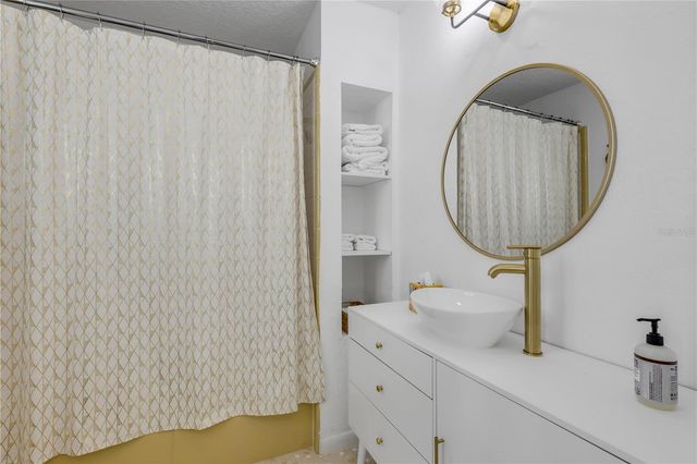 905 N PENINSULA AVENUE, New Smyrna Beach, FL 32169