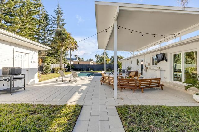 905 N PENINSULA AVENUE, New Smyrna Beach, FL 32169