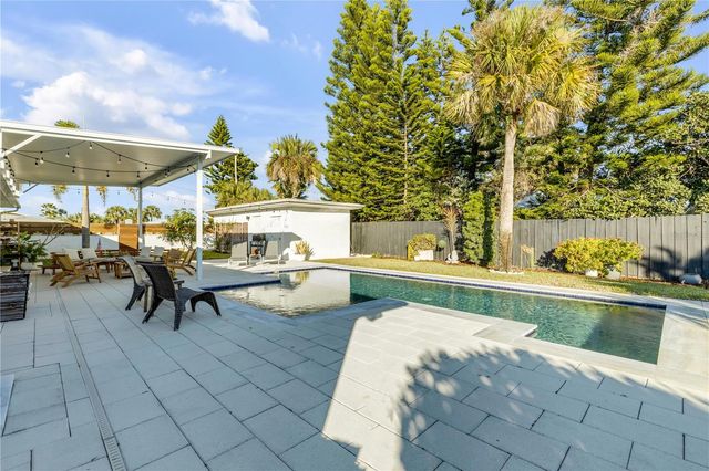 905 N PENINSULA AVENUE, New Smyrna Beach, FL 32169