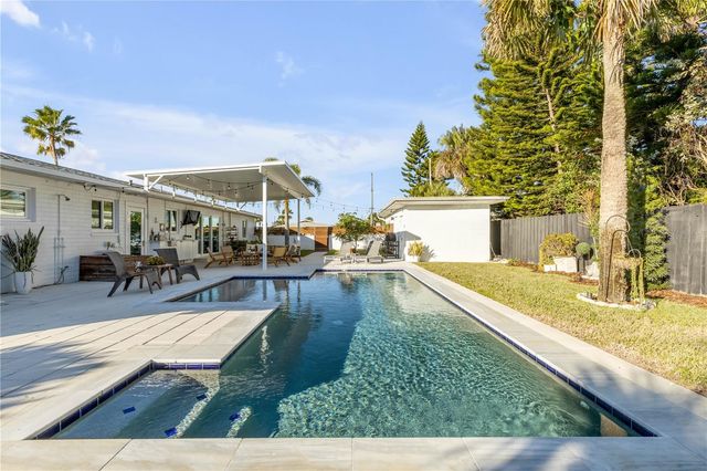 905 N PENINSULA AVENUE, New Smyrna Beach, FL 32169