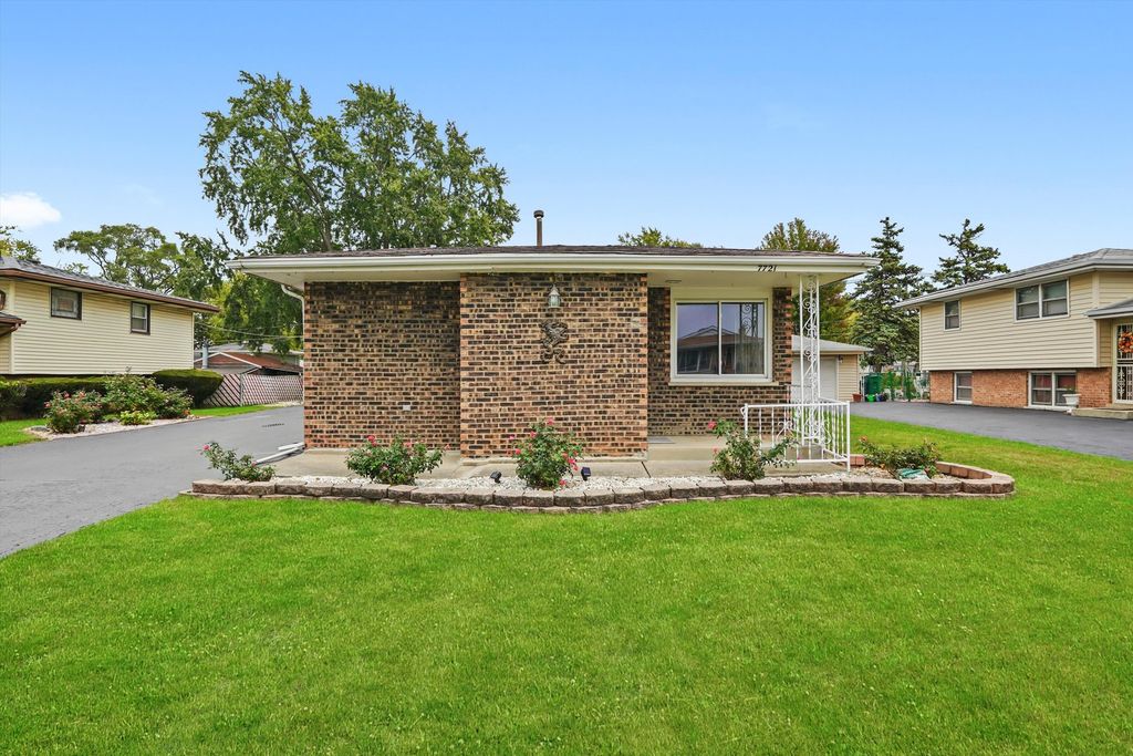 7721 Normandy Avenue, Burbank, IL 60459