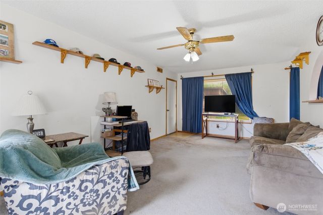 3610 Branson Dr SE, Port Orchard, WA 98366