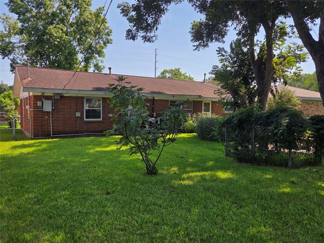 322 Elaine Street, La Marque, TX 77568