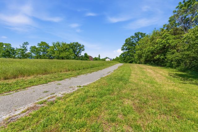 4957 Riverbank Dr, Hermitage, TN 37076