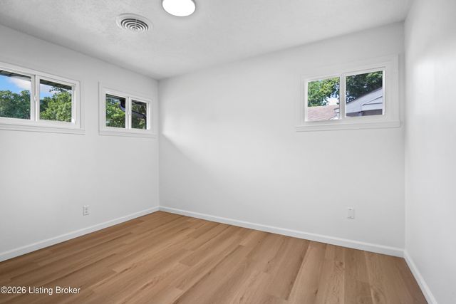 302 Marian Dr, Louisville, KY 40218