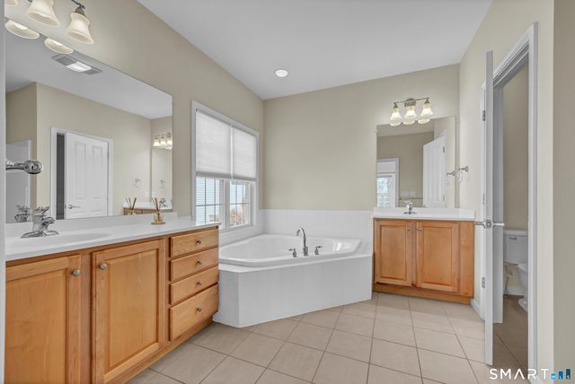 523 Putting Green Lane 523, Oxford, CT 06478