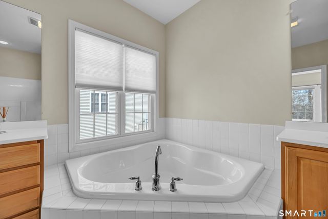 523 Putting Green Lane 523, Oxford, CT 06478