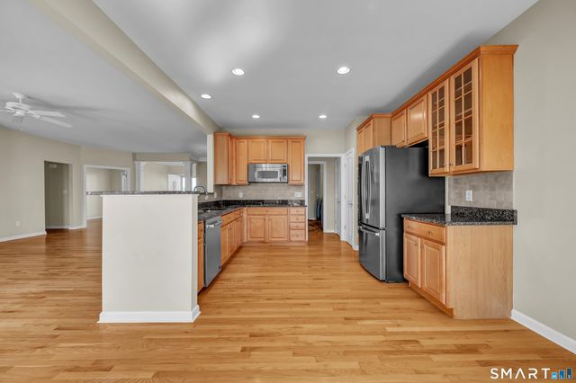 523 Putting Green Lane 523, Oxford, CT 06478