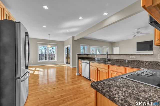 523 Putting Green Lane 523, Oxford, CT 06478