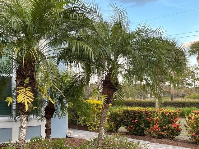 6907 Cay CT, Naples, FL 34113