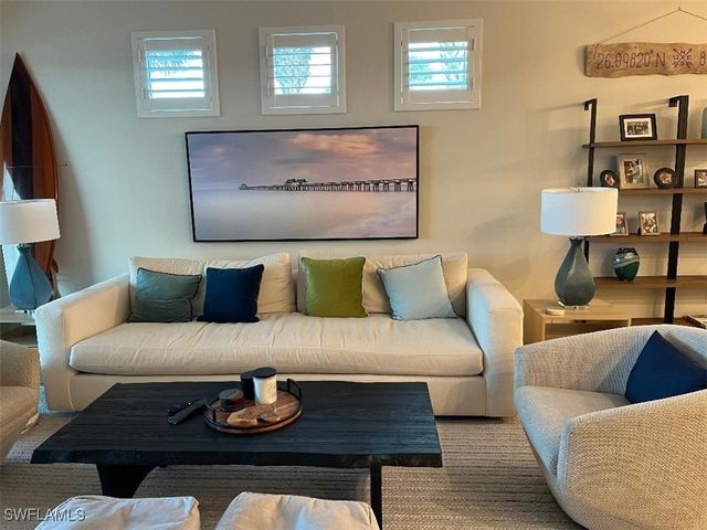 6907 Cay CT, Naples, FL 34113