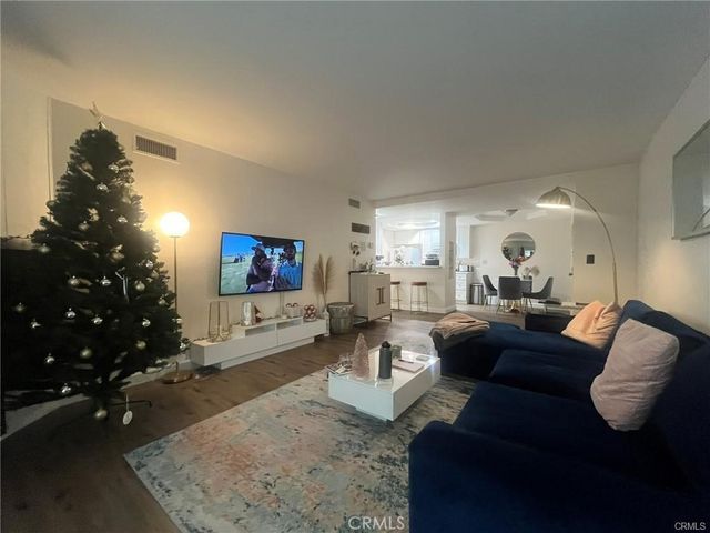 1230 Horn, West Hollywood, CA 90069