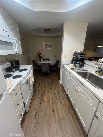 1230 Horn, West Hollywood, CA 90069