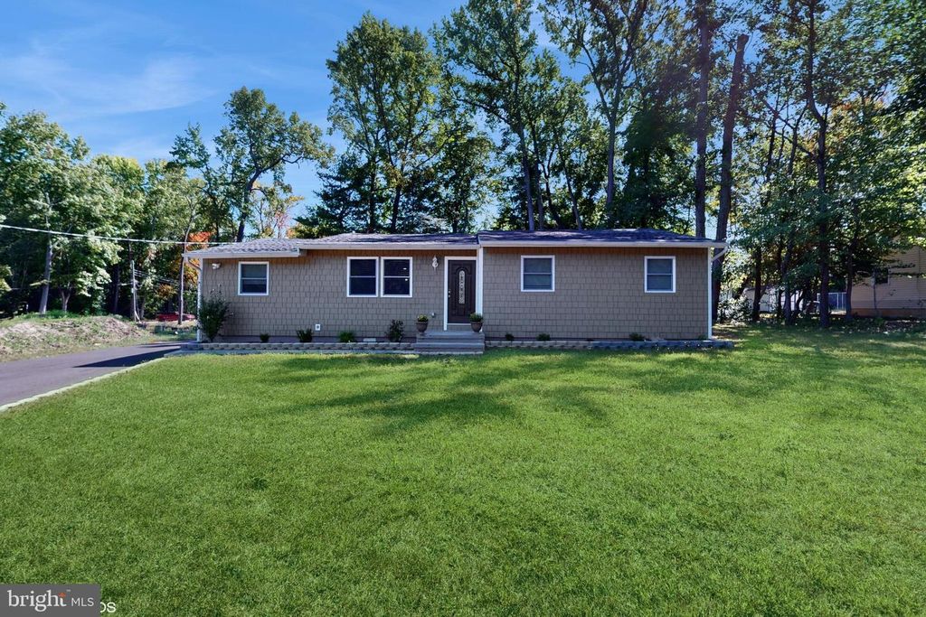 829 WALNUT AVE, Lindenwold, NJ 08021