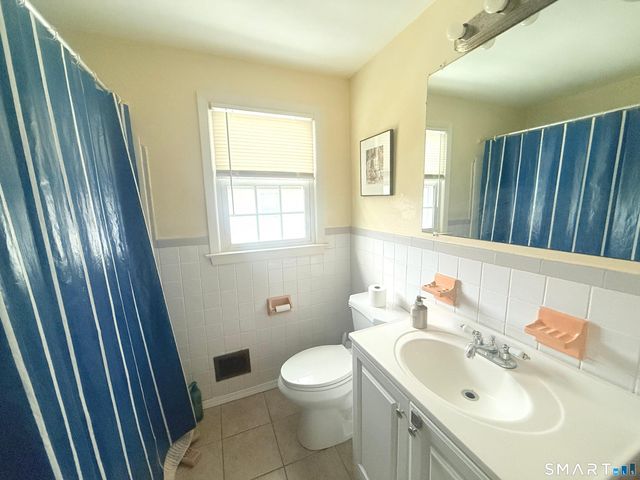 27 Manila Avenue, Woodbridge, CT 06525