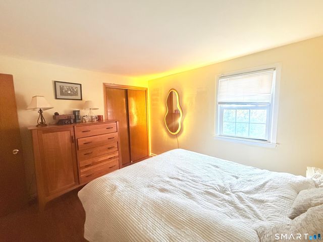 27 Manila Avenue, Woodbridge, CT 06525